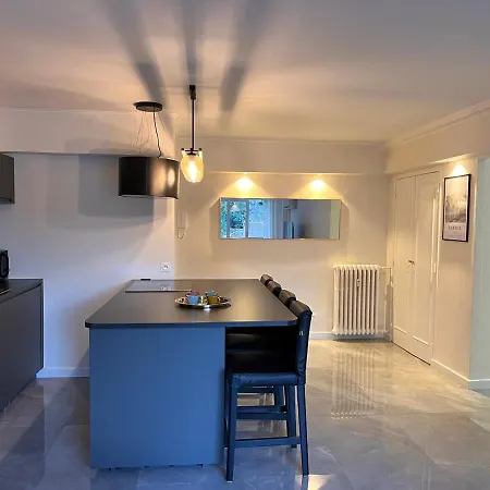 Les Arenes - Centre, 2 Pieces Recemment Renove De 45 M2 Avec Sa Terrasse De 10 M2 דירה