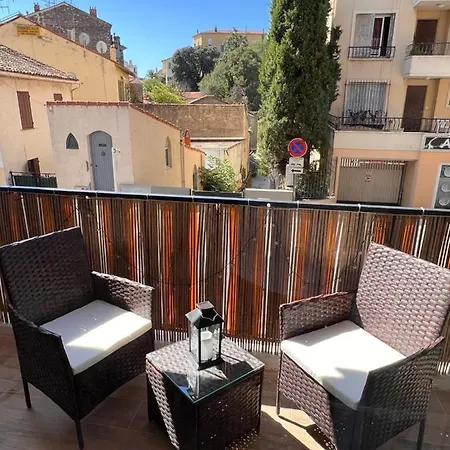 Les Arenes - Centre, 2 Pieces Recemment Renove De 45 M2 Avec Sa Terrasse De 10 M2 *