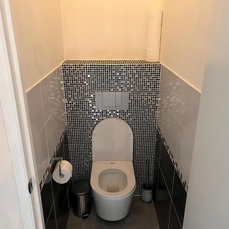 Les Arenes - Centre, 2 Pieces Recemment Renove De 45 M2 Avec Sa Terrasse De 10 M2