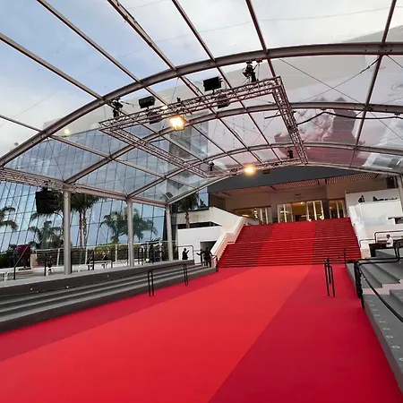 Les Arenes - Centre, 2 Pieces Recemment Renove De 45 M2 Avec Sa Terrasse De 10 M2 *