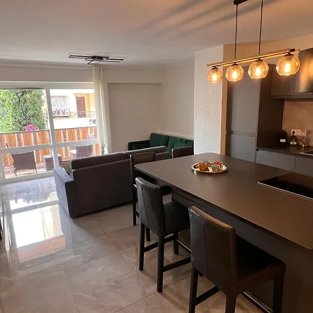 Les Arenes - Centre, 2 Pieces Recemment Renove De 45 M2 Avec Sa Terrasse De 10 M2