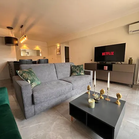 Les Arenes - Centre, 2 Pieces Recemment Renove De 45 M2 Avec Sa Terrasse De 10 M2 *